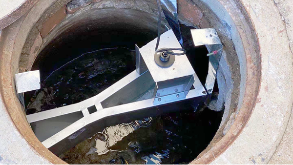 不满管道可以装明渠流量计吗？