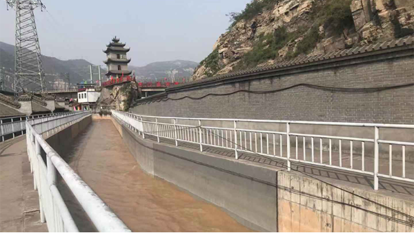 <i style='color:red'>超声波多普勒明渠流量计</i>，宽渠道、深渠道测量都选它