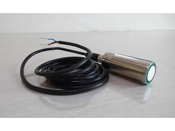 探秘压电式超声波传感器：工业智造的精准“听诊器”-[极悦注册]